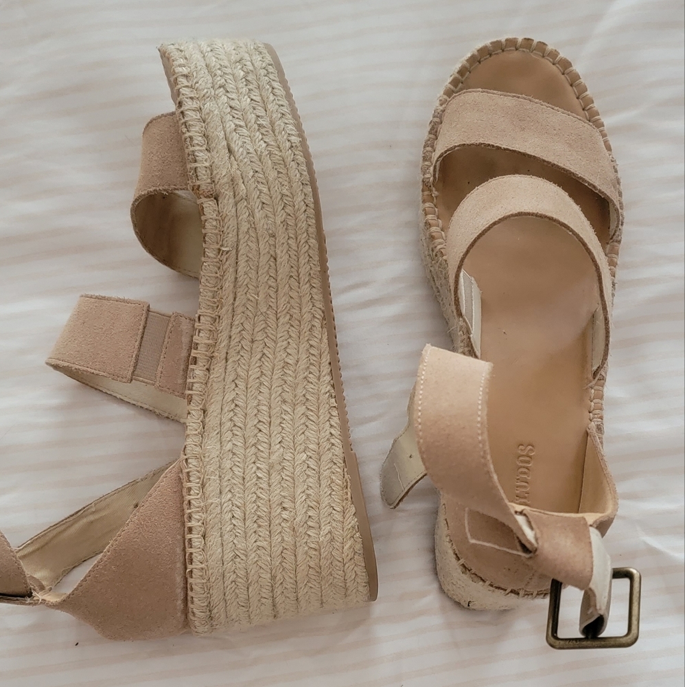 Wedges creamy tan